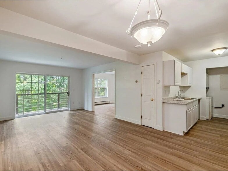 Building Photo - 301 Hildred Dr