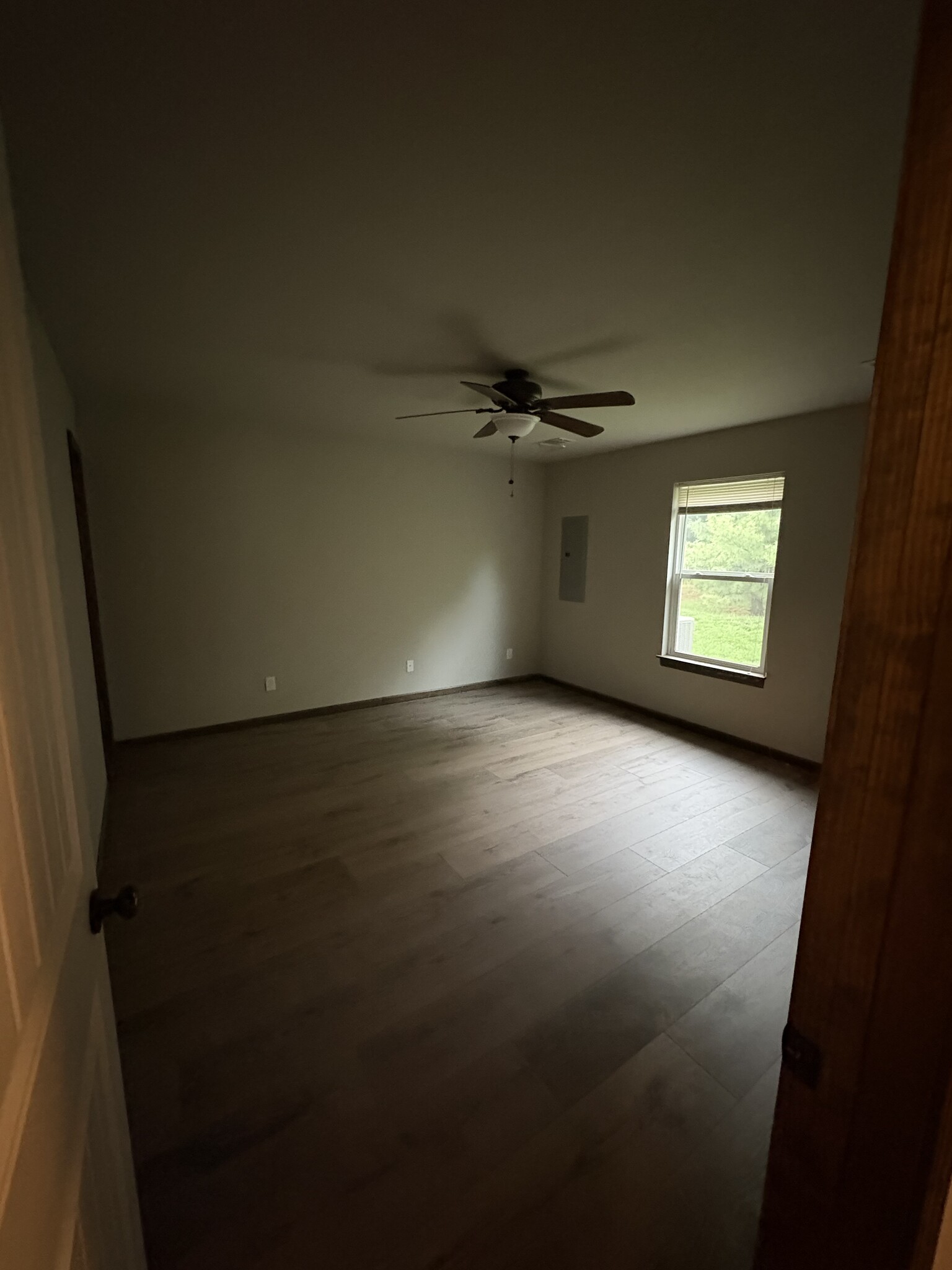 Building Photo - 135 SW Rose Garden Ln