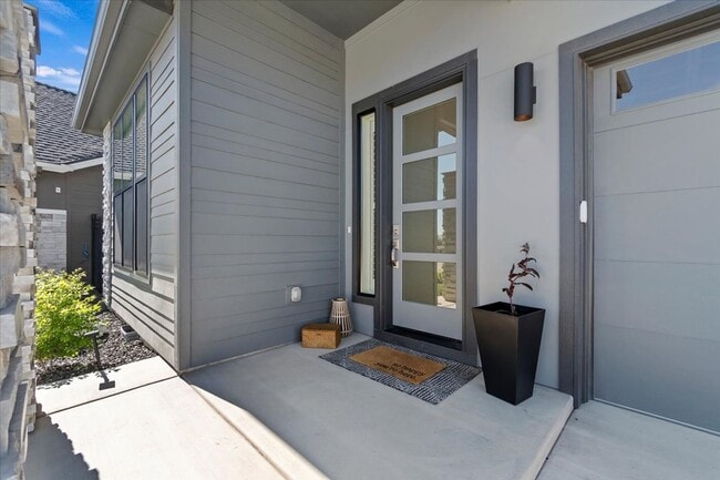 Building Photo - Custom Model Home on the Meridian Bluff