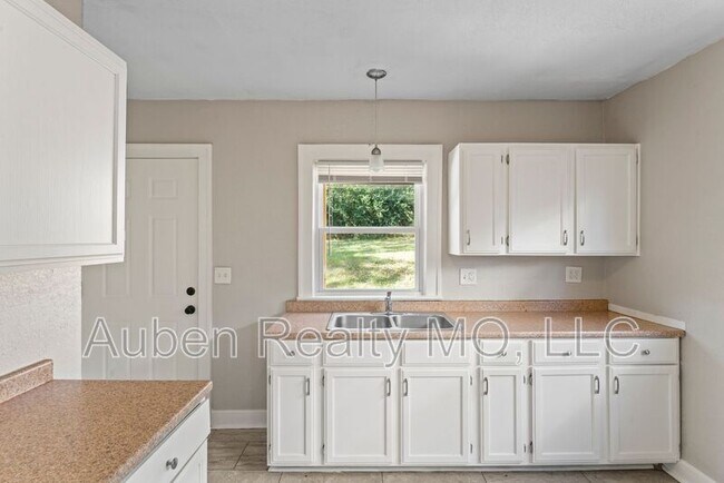 Building Photo - 5342 Park Ave