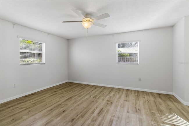 Building Photo - 5223 Shadow Lawn Dr