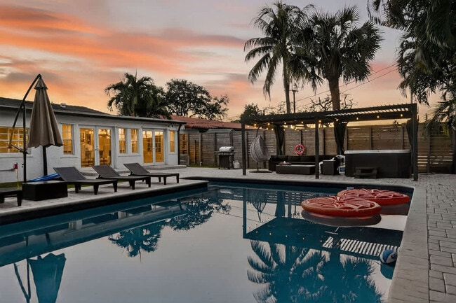 Building Photo - 2423 NE 202nd St