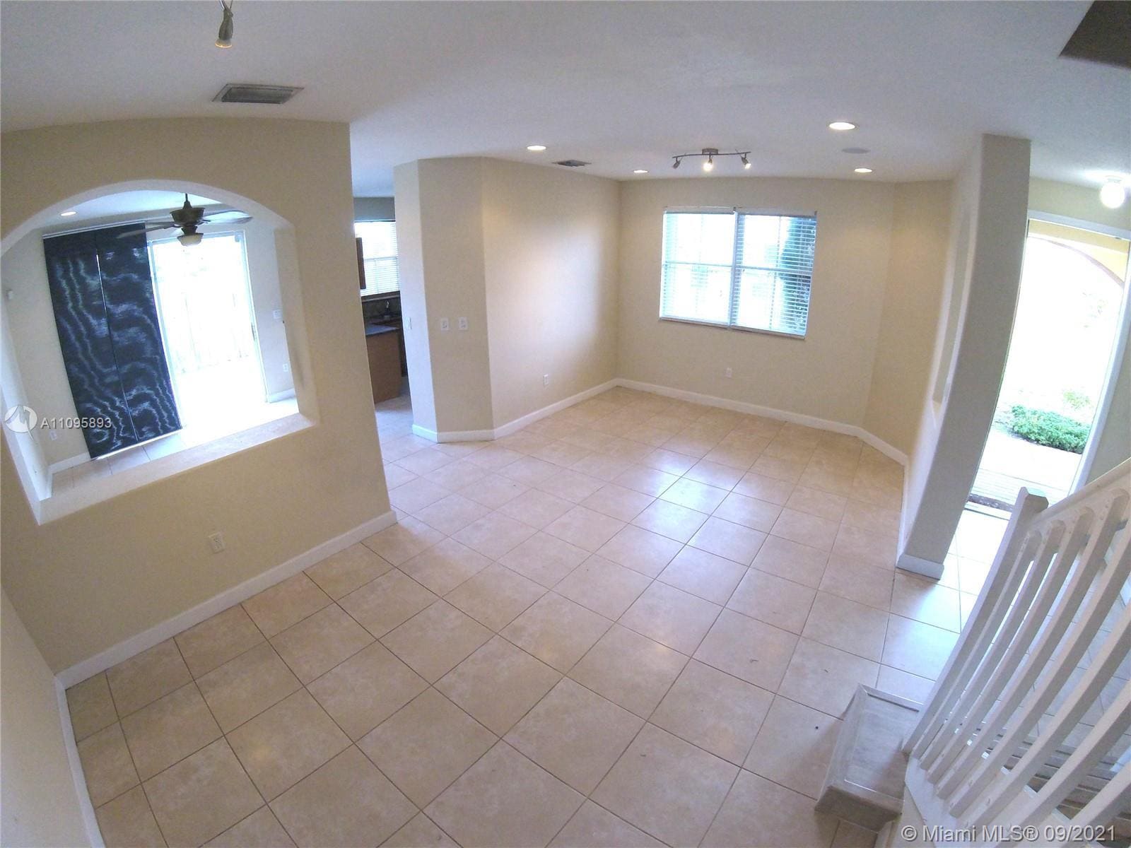 Building Photo - 990 NW 99th Ct