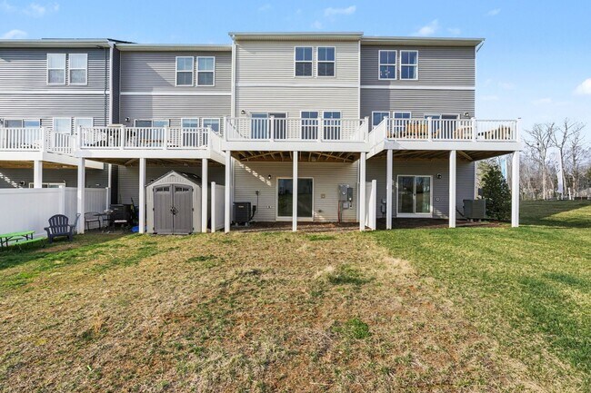 Building Photo - Built 2024 | Modern Townhome Near Fredericksburg – More Space, Better Value