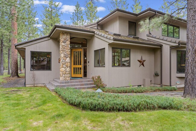 Building Photo - 13370 Spirea