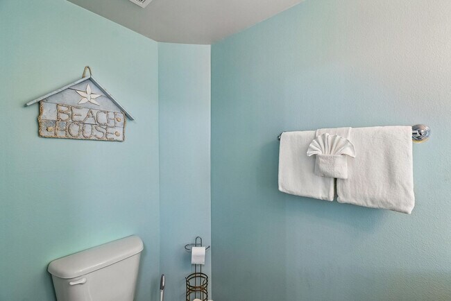 Building Photo - 9900 S Thomas Dr