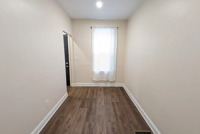 Building Photo - Charming 4 beds 3 baths in Cleveland!