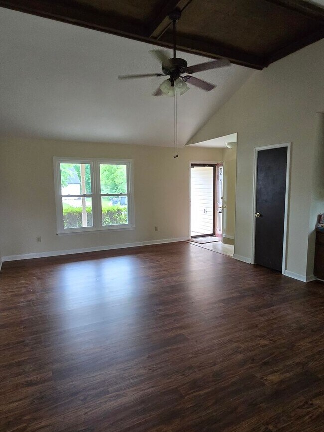 Building Photo - 112 Totem Ct
