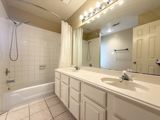 Building Photo - 3411 Ashfield Dr