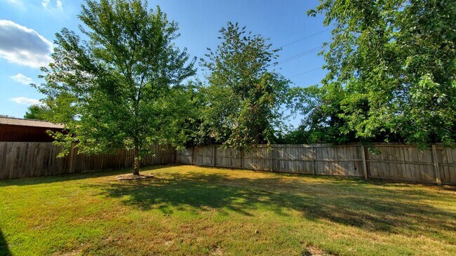 Building Photo - 3 Bedroom 2 Bath home in Bentonville Schoo...