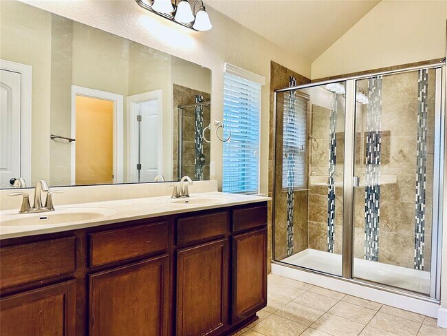 Building Photo - 520 Cerezo Dr