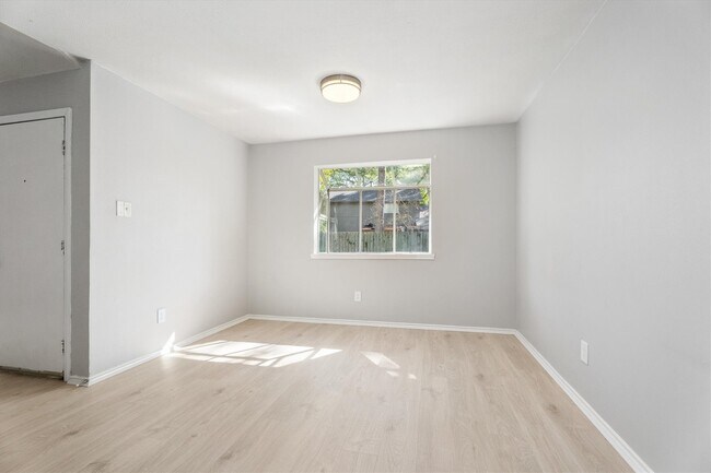 Building Photo - 3738 Clear Falls Dr