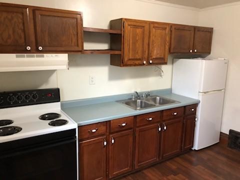 Kitchen - 2181 E Branch Rd