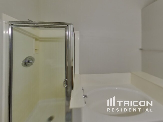 Building Photo - 6440 Sundown Heights Ave