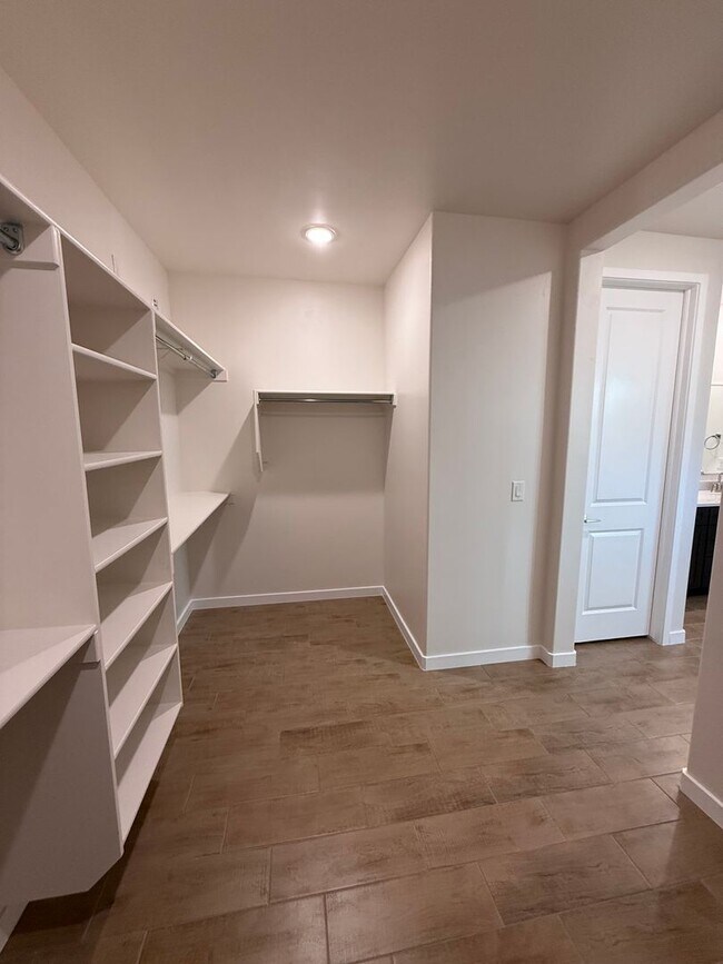 Building Photo - 5008 Sand Strm Rd