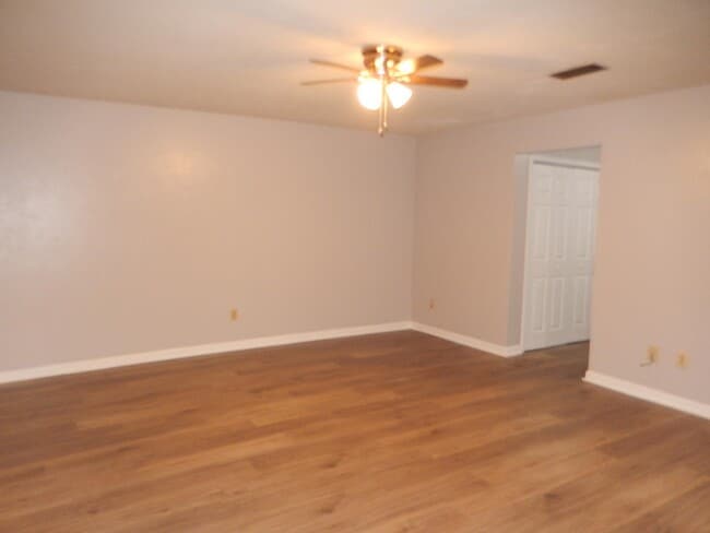 Building Photo - 2334 Sylvan Ct