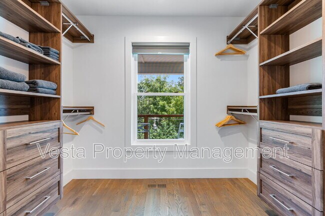 Building Photo - 125 Waynesville Ave