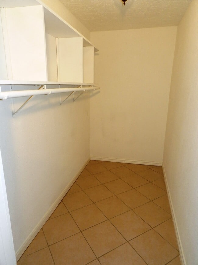 Building Photo - 2216 Truxillo St