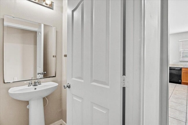 Building Photo - 1527 Angler Avenue