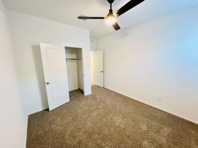 Building Photo - 1131 W Chimes Tower Dr