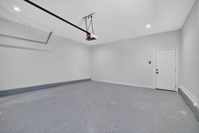 Building Photo - 549 N 21st St