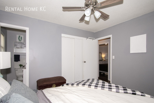 Building Photo - 4828 Bond-
