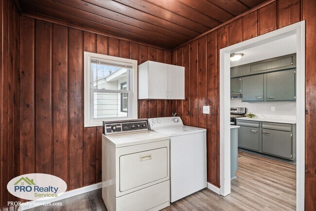 Building Photo - 2 Bedroom Home