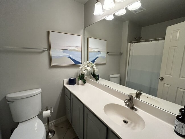 Building Photo - 4800 SW Golden Eagle Ave