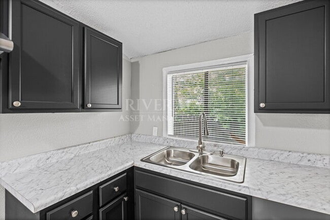 Building Photo - A MUST SEE IN 38108 !!!! SECTION 8 WELCOMED !!!!!! GIVE US A CALL !!!!!