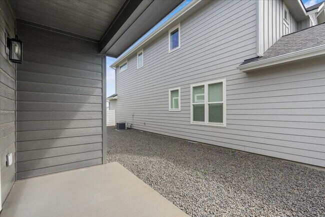 Building Photo - Newly Constructed Home with Spacious Layout
