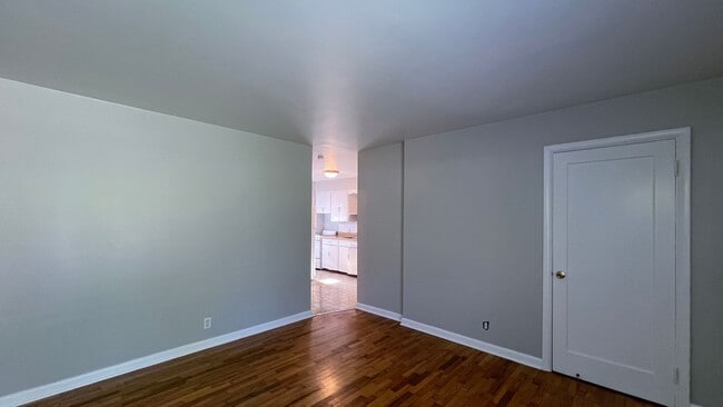 Building Photo - 32143La