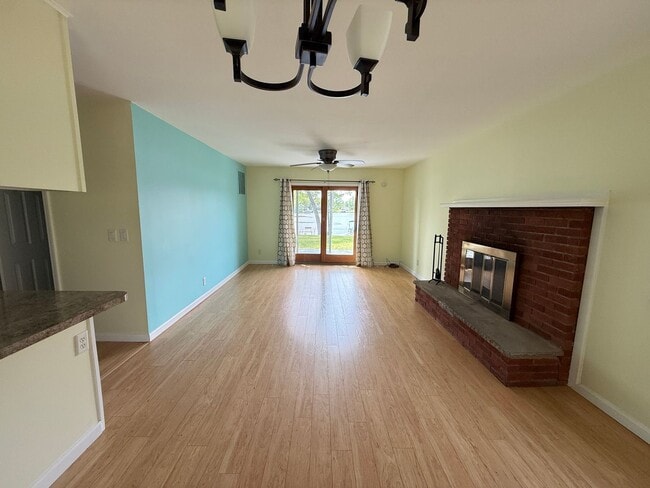 Building Photo - Lakefront Home on Lake Columbia – Private Dock & Spacious Backyard