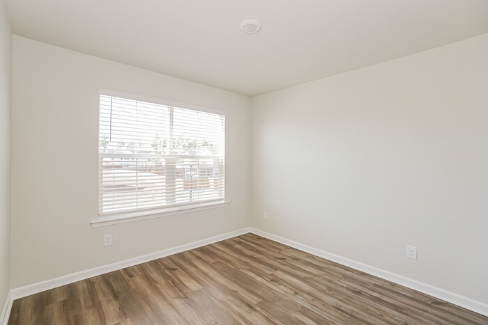 Building Photo - 461 Navona Dr