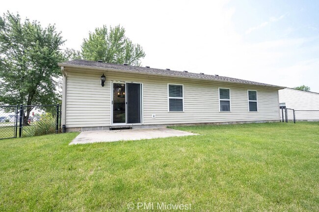 Building Photo - "Charming 3-Bed, 2-Bath Home with 1263 Sq Ft in Westfield's Serene Useppa Ct"