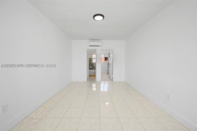 Building Photo - 550 NE 82nd St