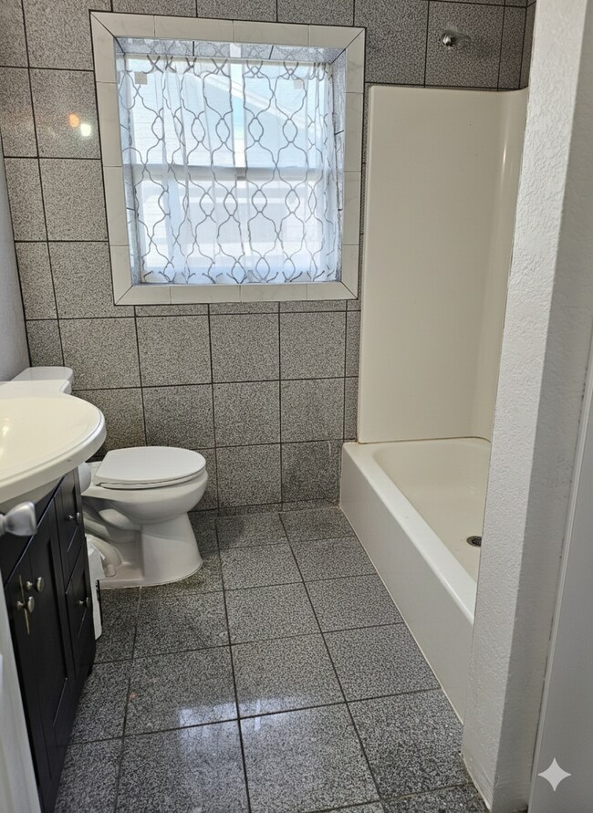 Building Photo - 1006 14th Ave NW