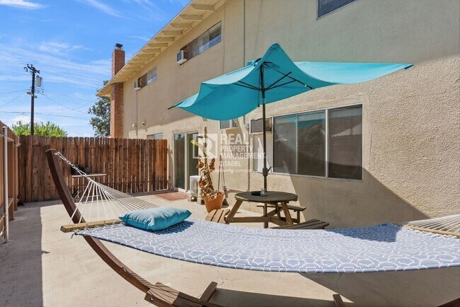 Building Photo - 3009 Canyon Crest Dr