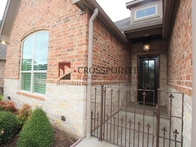 Building Photo - Gorgeous 3 bed 2 bath home in Hadley Court!