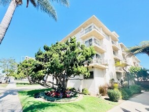 Building Photo - Very nice 2 Bd/2 Ba, 1180sf end-unit Condominium unit in University Heights available 08/01 for l...