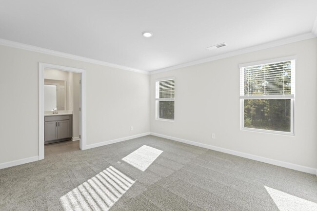 Building Photo - 3BR/2BA Townhouse Available JUNE 5!