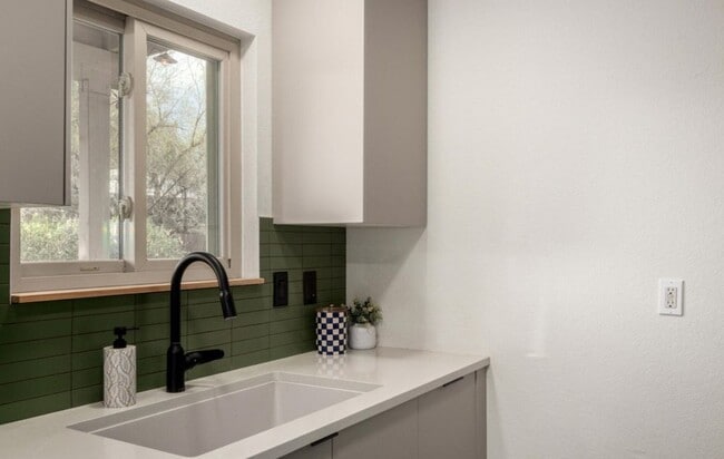 Building Photo - 4781 E Joslyn Heights Pl