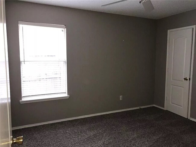Building Photo - Updated 4 bed single Story home