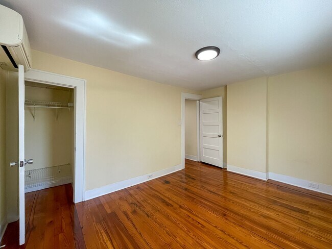 Building Photo - 10 Latta St