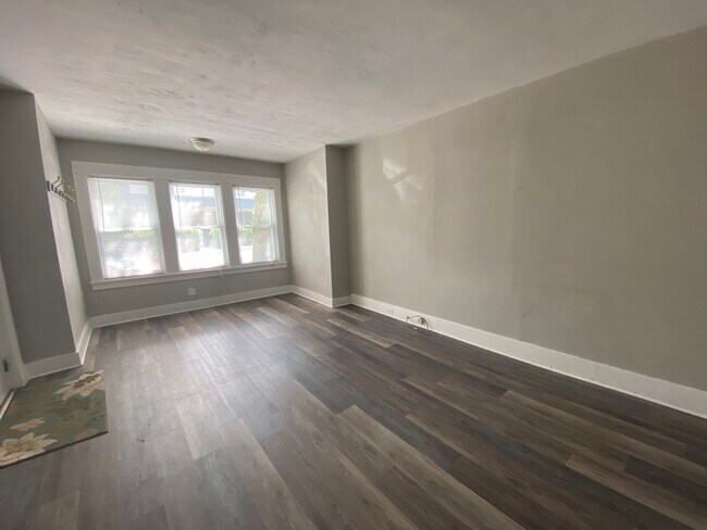 Building Photo - 2622 Tilbury Ave