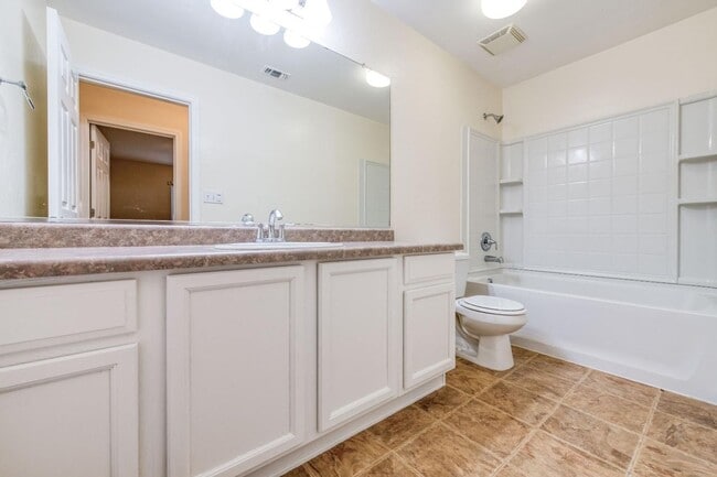 Building Photo - Clean and neat 4 bedroom, 2 bathroom single story in the Fancher Creek area 93727