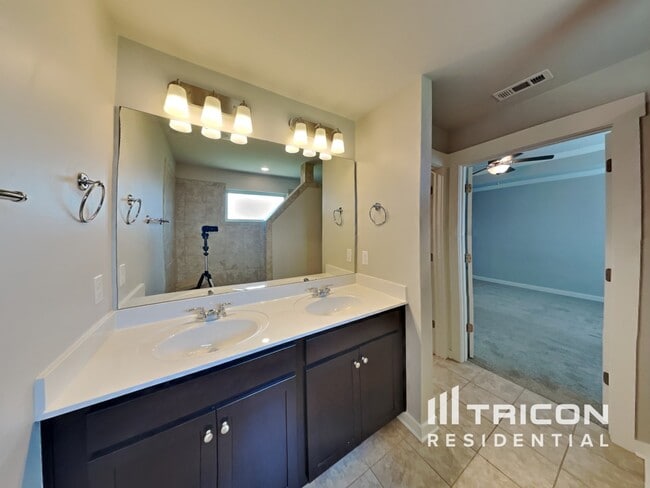 Building Photo - 4803 Kingdom Dr