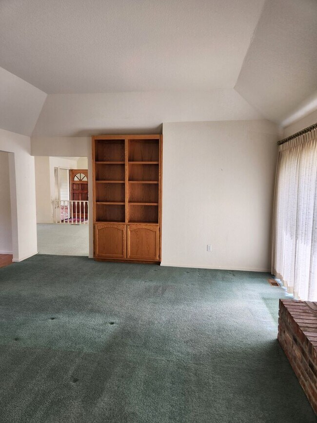 Building Photo - "Must See" House in Oakmont w/beautiful vi...