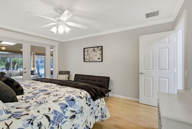 Building Photo - 11361 SW Pembroke Dr