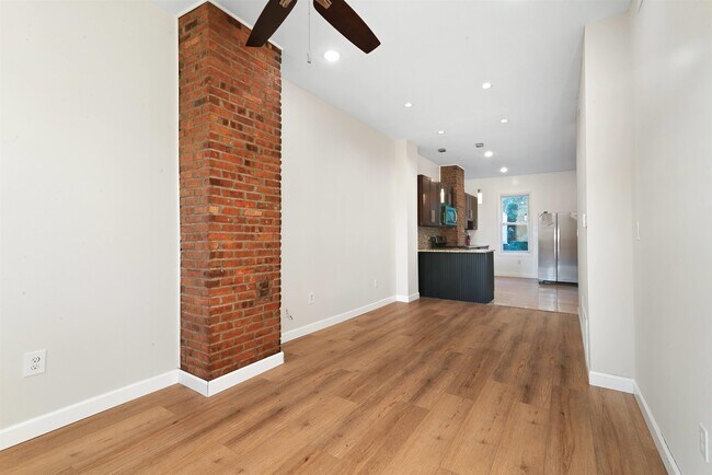 Building Photo - 17 Ravine Ave