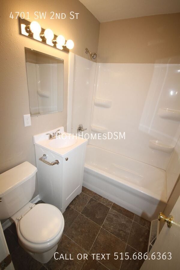 Building Photo - 4701 SW 2nd St